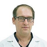 Врач Зарницын Роман Михайлович